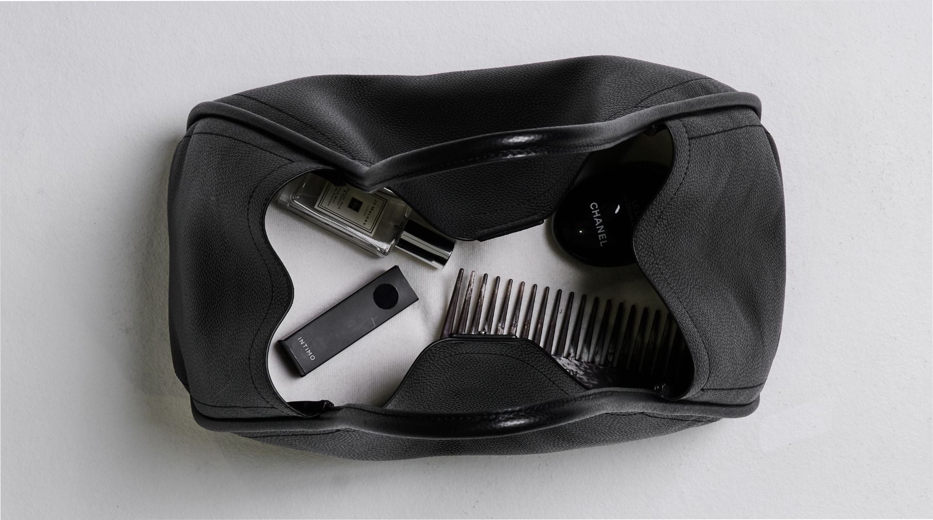 8 Pieces to Pack: The Ultimate Travel Checklist