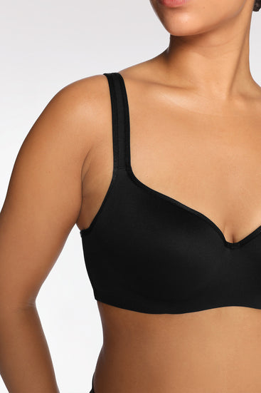 Women's Black Everyday Miracle T Shirt Bra by Intimo - close-up detail