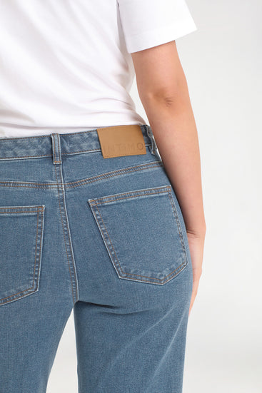 MID RISE STRAIGHT JEAN